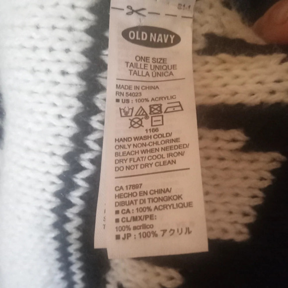 Old Navy Reversible Black & White Fair Isle Reindeer Knit Scarf Fringe Trim - Picture 6 of 6